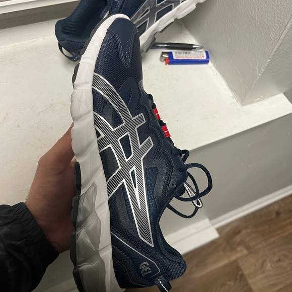 Asics Quantum Gel Original Size US 9.5 comfortable gel trainers. - Picture 5 of 8